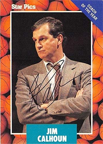 Jim Calhoun imzalı basketbol kartı (UCON Huskies Koçu) 1990 Yıldız Resimleri 40 Yılın Koçu BLPN - İmzalı Kolej Basketbolları