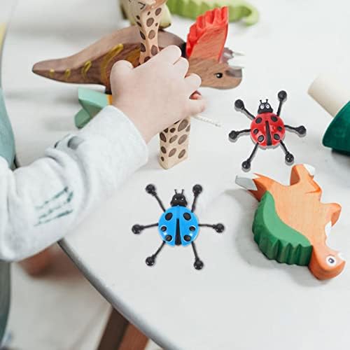 Parti Favor Oyuncaklar Yapışkan Tırmanma Hayvan Uğur Böceği Oyuncak: Hediyeler için 12 adet Komik Oyuncak Yenilik