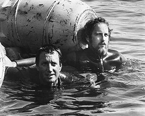 Jaws Roy Scheider Richard Dreyfuss fıçılara tutunan suda 8x10 fotoğraf